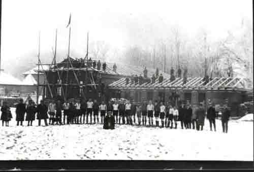 Bau der Turnhalle und des Vereinsheimes Anfang 1926